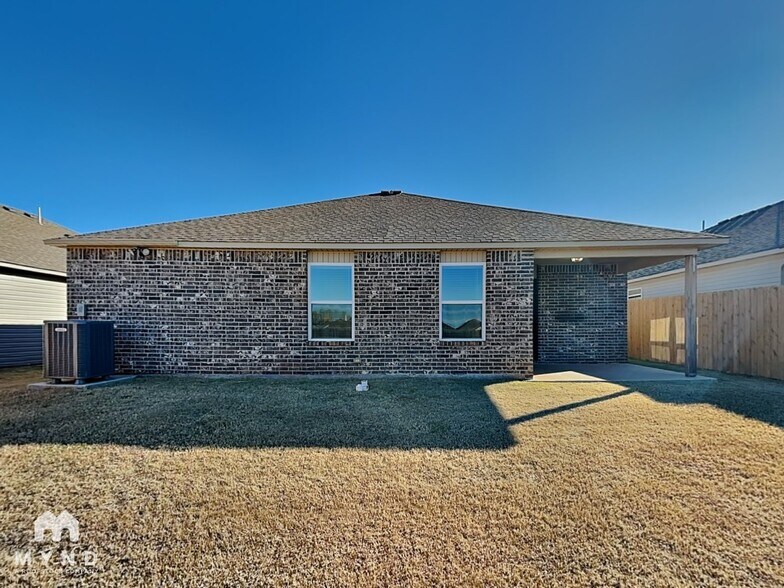 Building Photo - 2920 Russell Rd