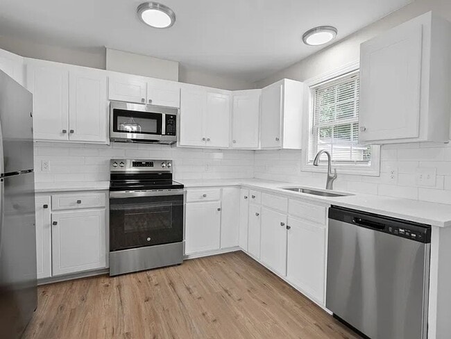 Building Photo - 3 Bedroom House in Flagmarsh Hills