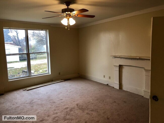 Building Photo - 301 West 5th Street Apartment A