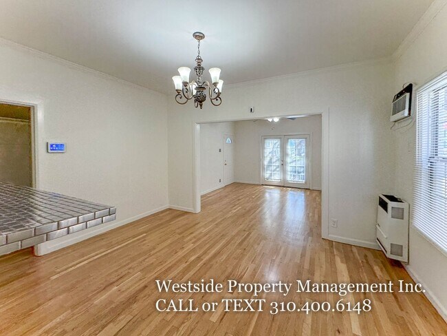 Building Photo - 1435 N Las Palmas Ave