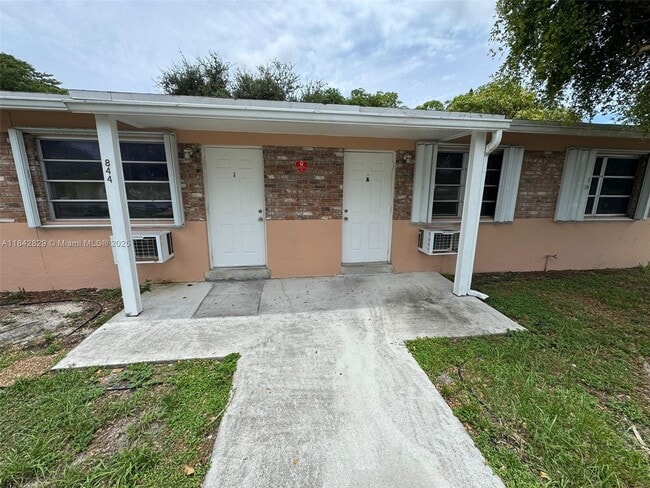 Building Photo - 844 NW 18th Ave