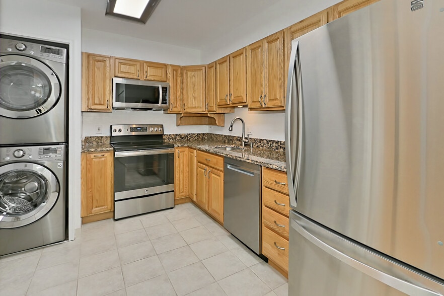 Building Photo - 3800 Powell Ln