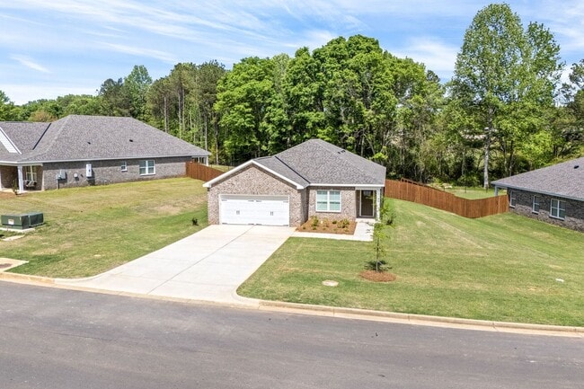 Building Photo - 1/2 off 1st months rent if you sign a lease by 6/1/26!