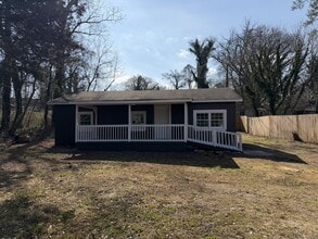 Building Photo - 142 E Forest Dr