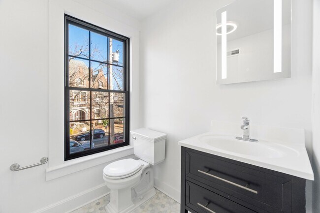 Building Photo - 54 Trumbull St