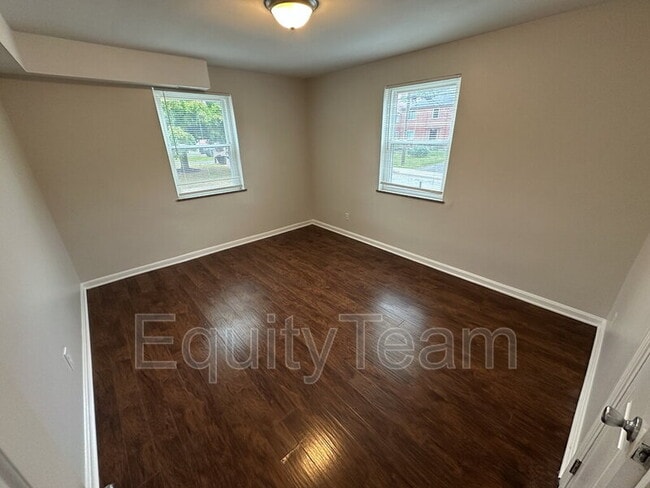 Building Photo - 3918 E Gatewood Ln