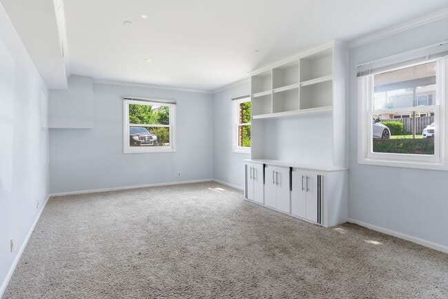 Building Photo - Updated condo in the heart of Green Hills!