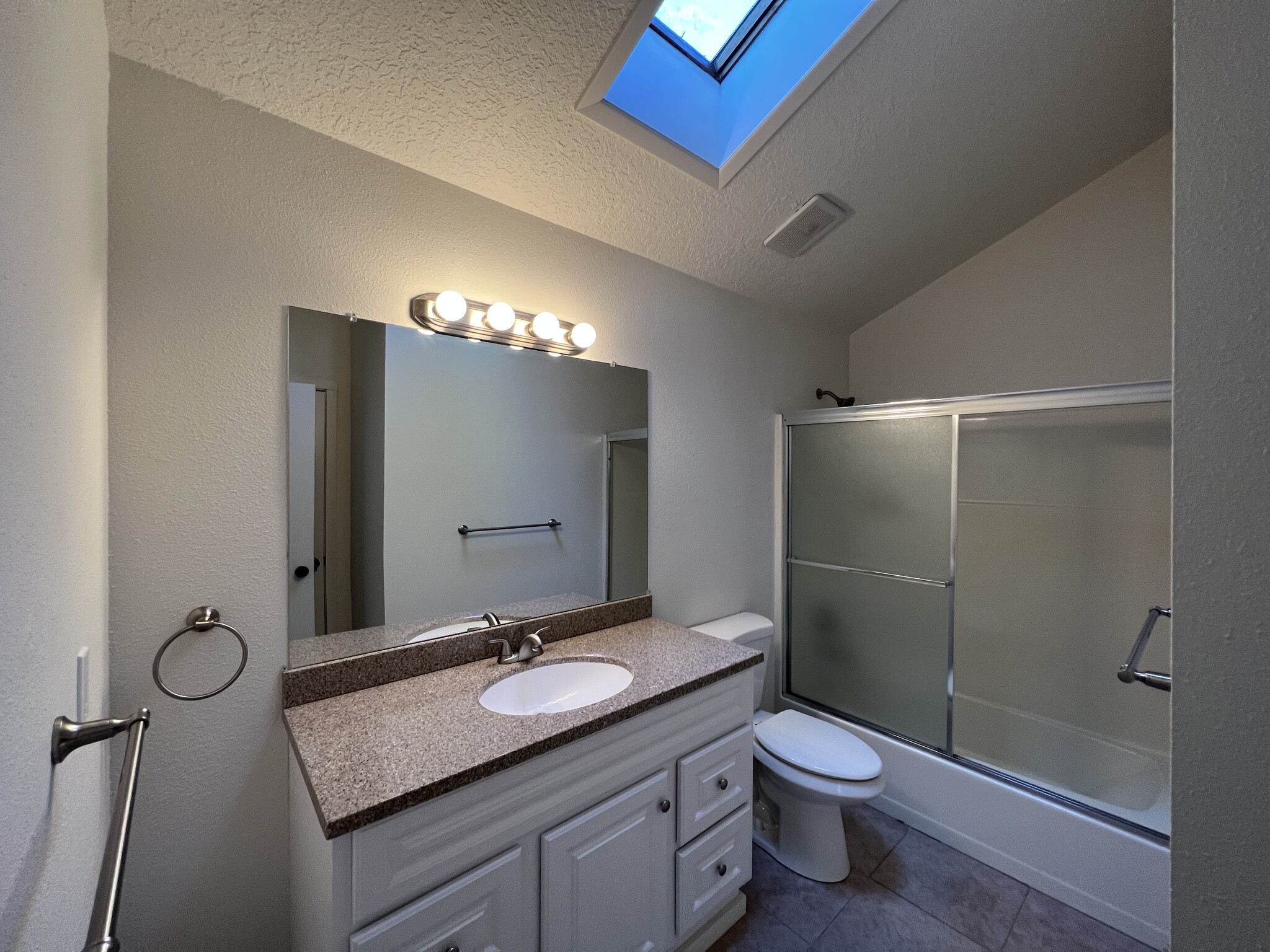 Upstairs Bath - 2778 Robinwood Way