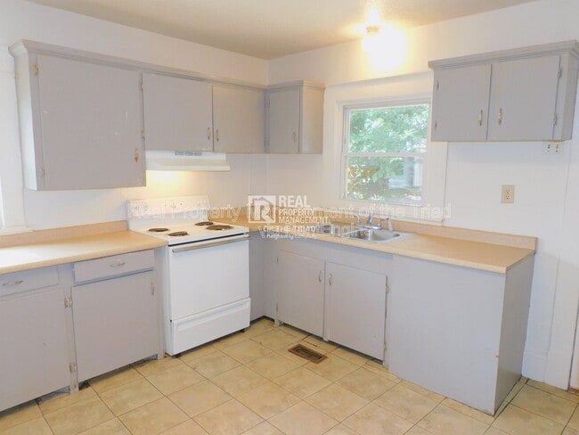 Building Photo - 1407 Gorrell St