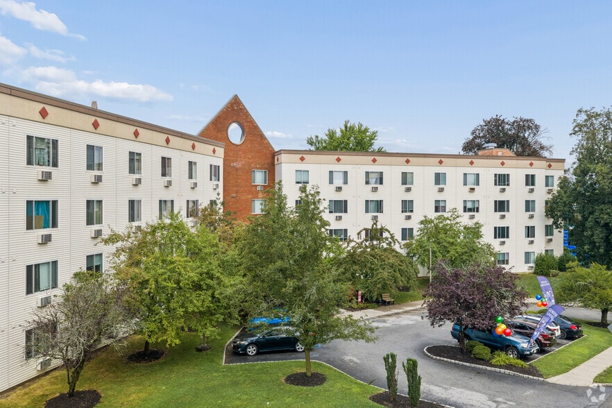Building Photo - Sycamore Crest 55+ Senior Apartments