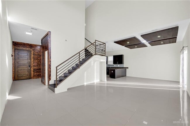 Building Photo - 28 Shalom Dr