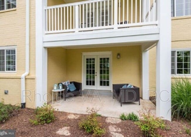 Building Photo - 4113 S Four Mile Run Dr