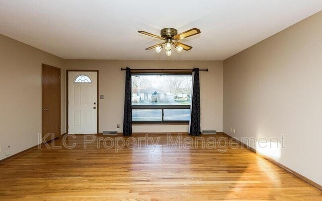 Building Photo - 230 Bel Aire Dr