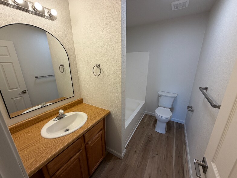 Building Photo - 1710 Challis Dr