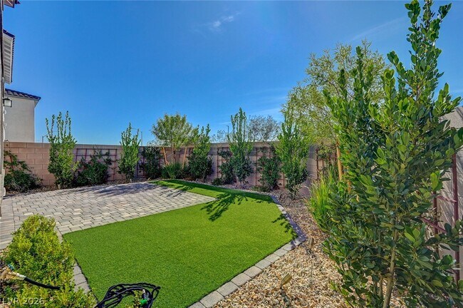 Building Photo - 10029 Luna River Ave