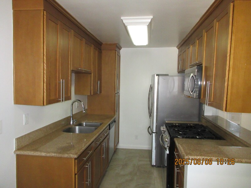 Building Photo - 20327 Saticoy St