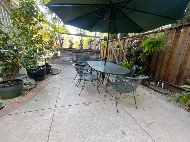 Patio - 171 Bryant St