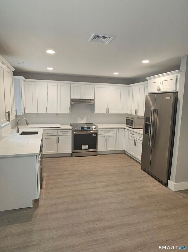 Building Photo - 91 Taft Pointe