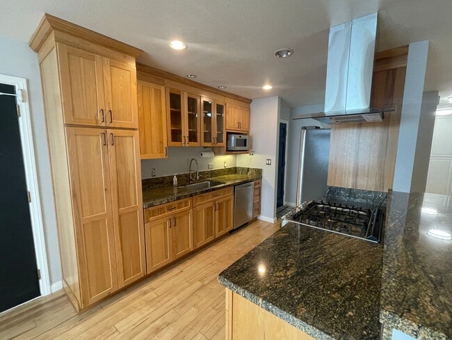 Building Photo - Lovely 3 Bedroom Home With Solar Energy in Poway!