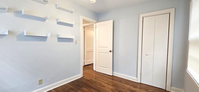 Building Photo - 1211 Beechview Dr SE