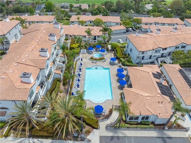 Building Photo - 30902 Club House Dr