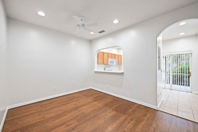 Building Photo - Delightful 2BR, Den /2.5BA Townhouse (Townhomes at Lighthouse Cove)