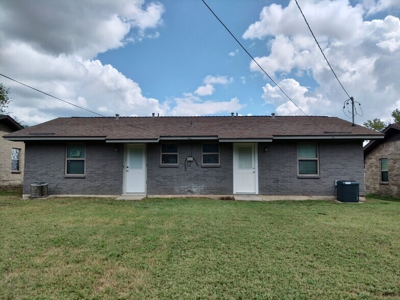 Back of duplex - 1607 N W S Young Dr