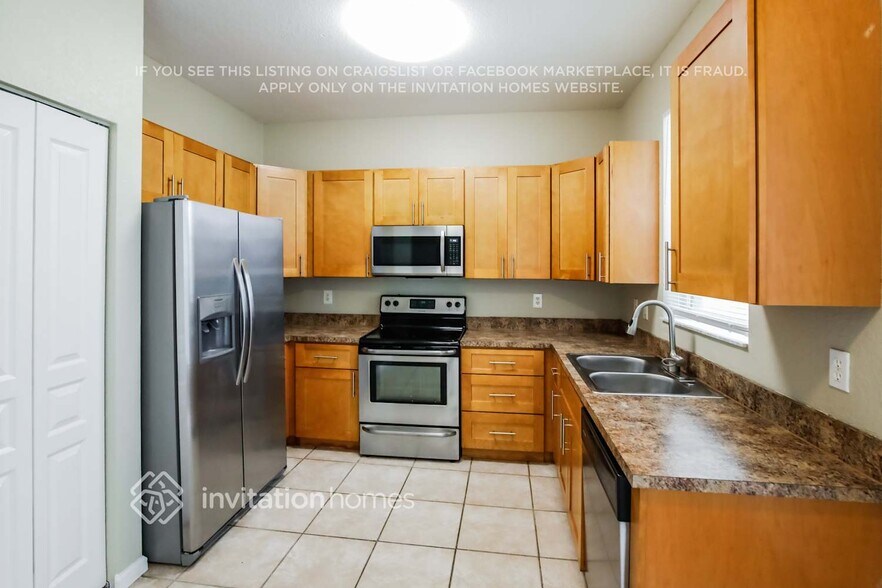 Building Photo - 5115 Crescent Moon Dr