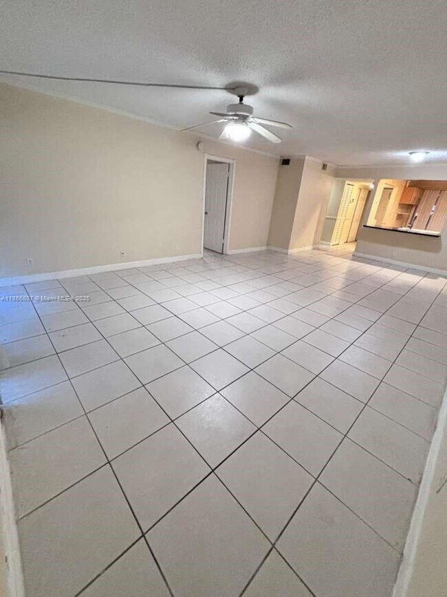 Building Photo - 430 Commodore Dr