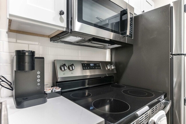 Building Photo - 781 Spring St