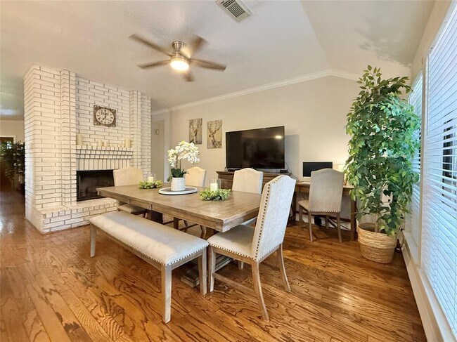 Building Photo - 42 Village Knoll Pl