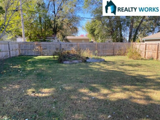 Building Photo - Cute 2 bed Home!