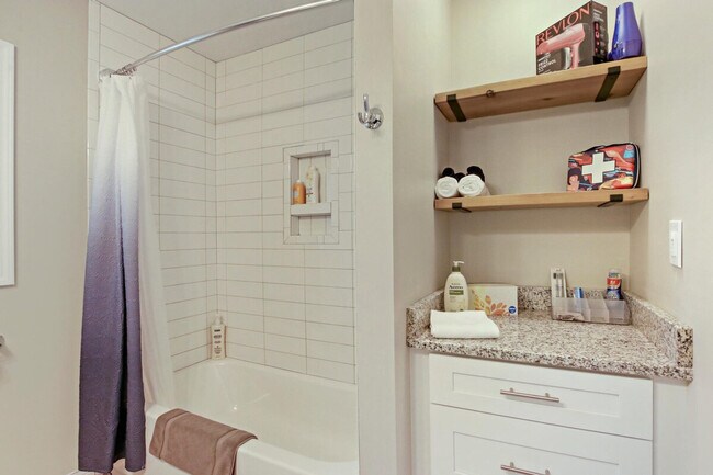 Building Photo - 1532 North Ave