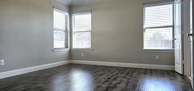 Building Photo - 2103 Silsbee Ct