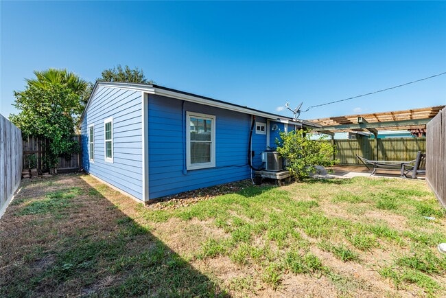 Building Photo - 1310 Harris Way