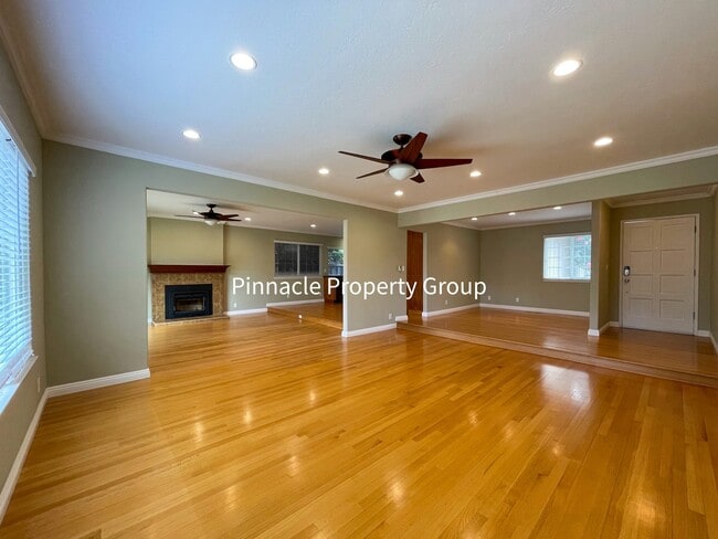 Building Photo - 4237 Haines Ave