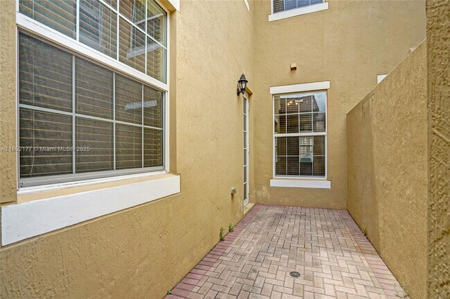 Building Photo - 1401 SW 147th Ter