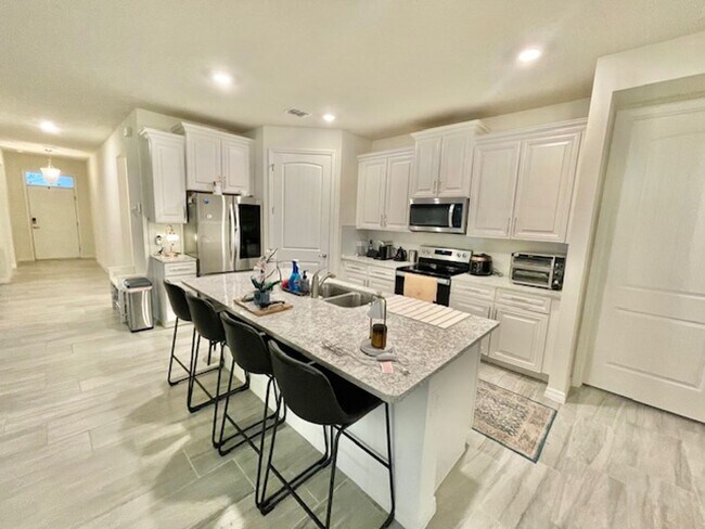 Building Photo - Sanford - 2 Bedroom, 2 Bathroom - $2,495.00