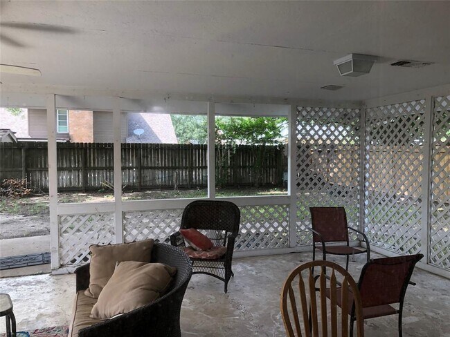 Building Photo - 21306 Park Run Dr