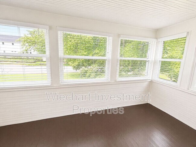 Building Photo - 313 E Highland Ave