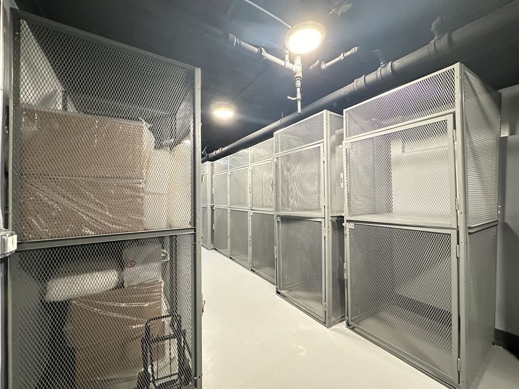 Building Photo - 510 W Belmont Ave