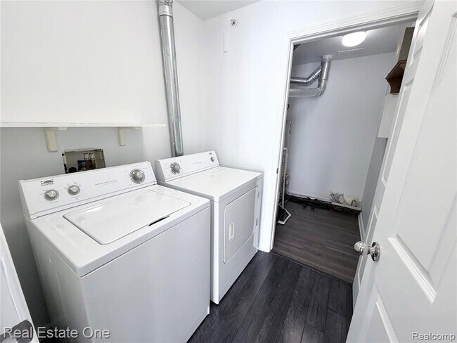 Building Photo - 7211 Addington Dr