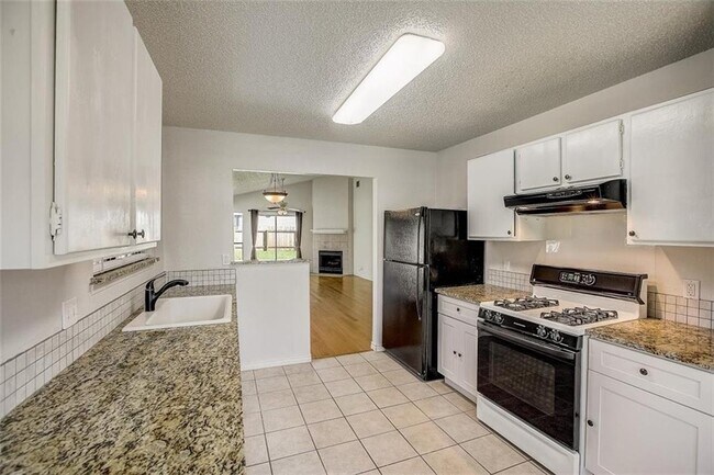 Building Photo - 605 Russet Valley Dr