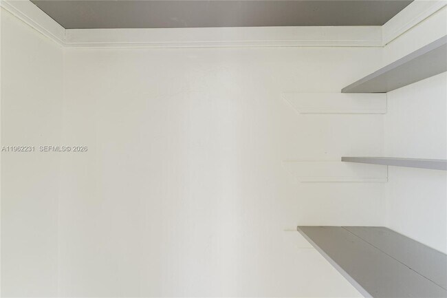 Building Photo - 1621 S 16th Ave