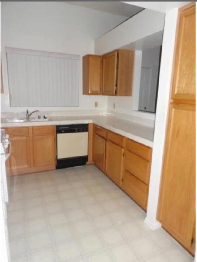 Building Photo - 1425 Ridgecrest Ct