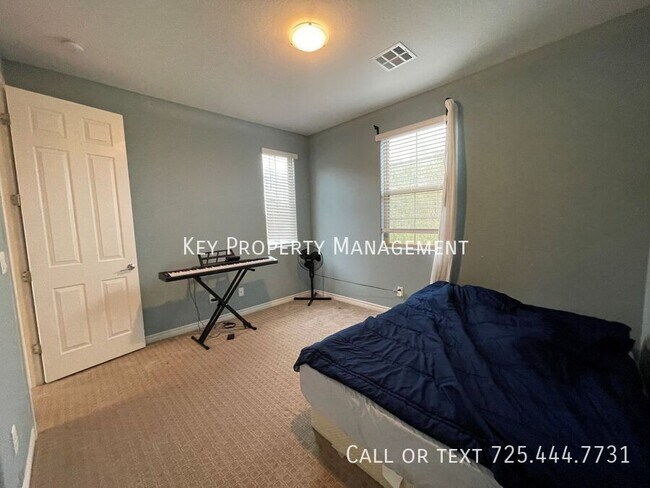 Building Photo - SPACIOUS AND UPGRADED 4 BEDROOM HOME NEAR ...