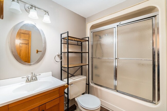 Building Photo - Stunning 4-Bedroom Home with 5 Full Baths + Hot Tub, Wooded Retreat