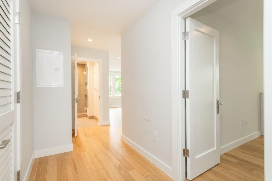 Building Photo - 123 Highland Ave