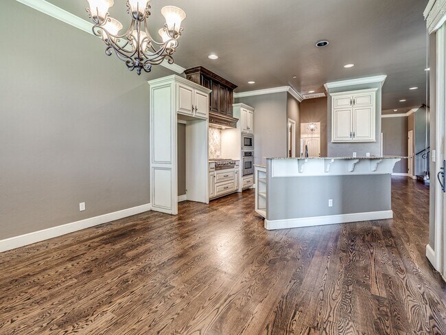 Building Photo - Luxury Edmond Townhome Overlooking Waterfa...