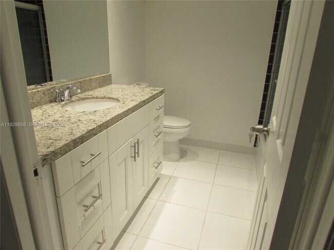 Building Photo - 200 Lakeview Dr